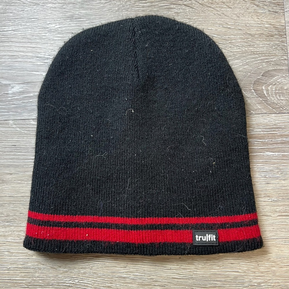 Trulfit Beanie Mens OS Black Red Striped Knit Skull Cap Winter Hat Streetwear